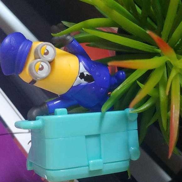 One of a kind McDonald's minions toy - Picture 4 of 4